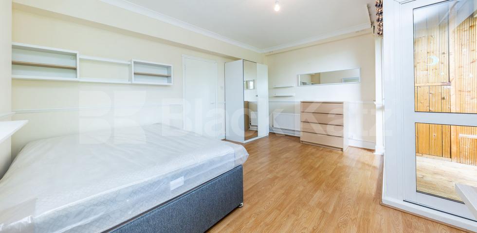 			AMAZING 4 /5 BED IN CAMDEN!, 5 Bedroom, 1 bath, 1 reception Flat			 Crowndale Road, CAMDEN / KINGS CROSS